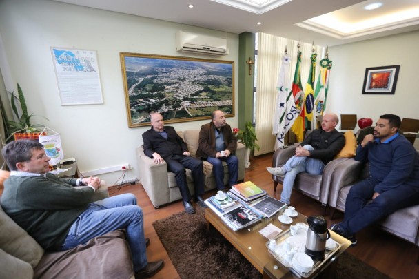 Secretário de Obras em reunião com o prefeito de Veranópolis.