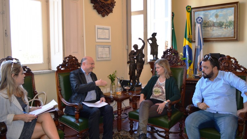 Secretário Rogério Salazar esteve reunido nesta terça-feira com a prefeita de Pelotas, Paula Mascarenhas. 