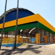 Quadra coberta na E.E.E.M Guararapes, em Arroio do Meio. 
