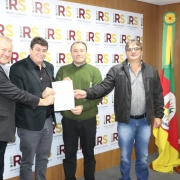 Assinatura dos convênios ocorreu entre o secretário Volnei Minozzo e os prefeitos municipais (15)
