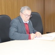 Assinatura dos convênios ocorreu entre o secretário Volnei Minozzo e os prefeitos municipais (26)