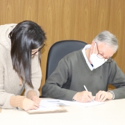 Assinatura dos convênios ocorreu entre o secretário Volnei Minozzo e os prefeitos municipais (53)