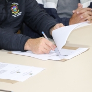 Assinatura dos convênios ocorreu entre o secretário Volnei Minozzo e os prefeitos municipais (58)