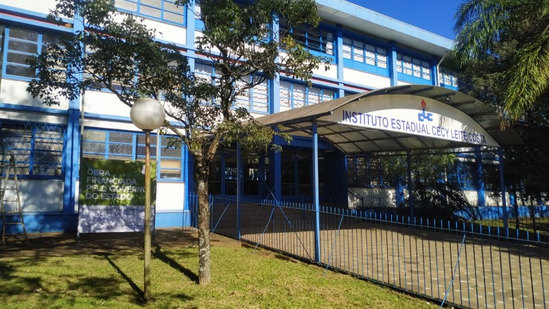 Fachada da Escola Cecy Leite Costa, de Passo Fundo
