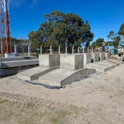 Na imagem, há o material utilizado para a construção da muralha