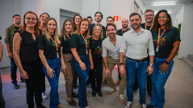 Com a presen&ccedil;a de representantes da comunidade escolar, Leite e Gabriel apresentaram resultado das obras
