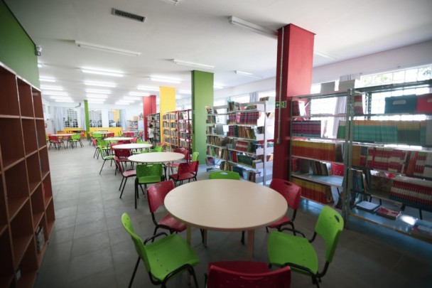 Biblioteca reformada valoriza bem-estar em espaço de usufruto coletivo