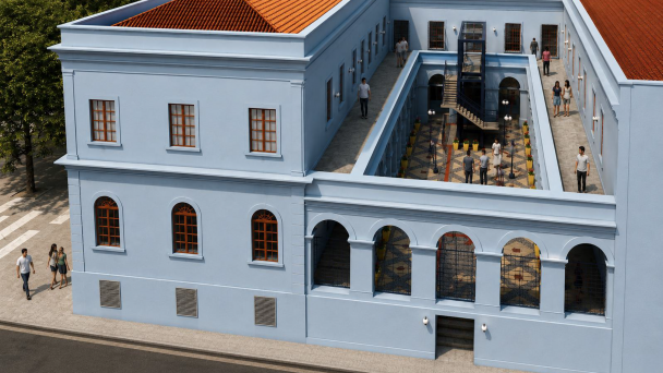 Projeção arquitetônica do interior restaurado de um prédio histórico do Hospital Psiquiátrico São Pedro, vista de um ângulo elevado. A construção, pintada em azul-claro e com telhado de telhas cerâmicas avermelhadas, possui um grande pátio interno retangular aberto no centro.

No pátio, o piso apresenta desenho geométrico em tons claros e escuros. Há vasos com plantas distribuídos ao longo das laterais e postes de iluminação decorativos. No centro, destaca-se uma estrutura moderna de elevador em vidro e metal, acompanhada por uma escada metálica que conecta os diferentes níveis do edifício.

Corredores amplos circundam o pátio no pavimento superior, com várias pessoas caminhando ou conversando. Na fachada interna e externa observam-se janelas de madeira com acabamento em tom amadeirado e arcos na parte inferior da construção. Na área externa, junto à calçada, algumas pessoas caminham pela rua arborizada. A imagem evidencia a integração entre a arquitetura histórica preservada e os novos elementos de acessibilidade incorporados ao edifício.